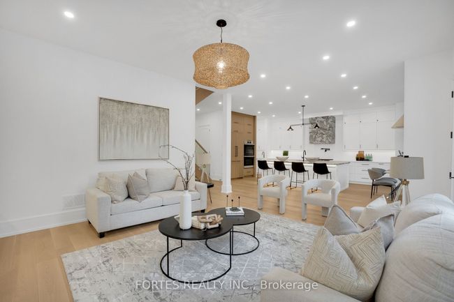 16 Cadillac Ave, House other with 5 bedrooms, 5 bathrooms and 4 parking in North York ON | Image 16