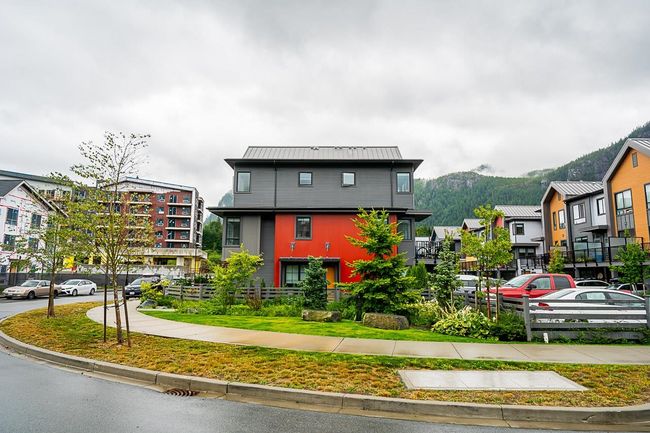 1351 Marinaside Place, Townhouse with 3 bedrooms, 3 bathrooms and 3 parking in Squamish BC | Image 28