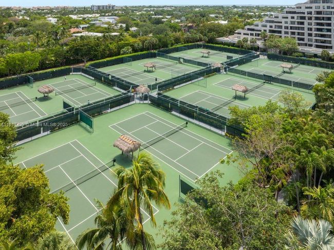 APT-446 - 141 Crandon Blvd, Condo with 3 bedrooms, 2 bathrooms and null parking in Key Biscayne FL | Image 32
