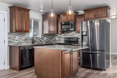 807-805 S Wardwell Ave, Emmett, ID, 83617-3681 | Card Image