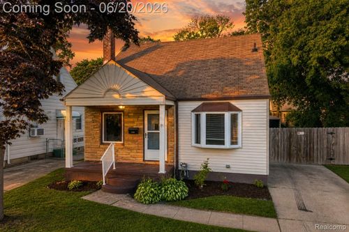 21145 Beechwood Ave, Eastpointe, MI, 48021-2812 | Card Image