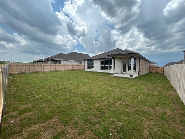 Oversized yard | Image 7