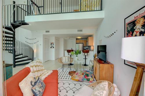 l-428-300 S Biscayne Blvd, Miami, FL, 33131-5315 | Card Image
