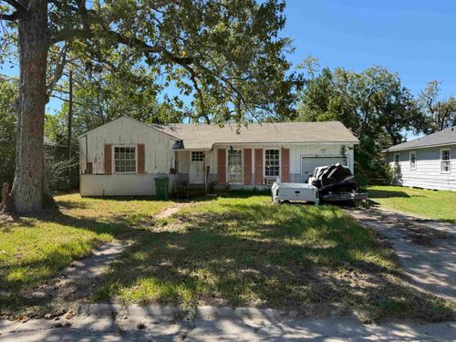 203 Lakeside Dr, Orange, TX, 77630-2464 | Card Image