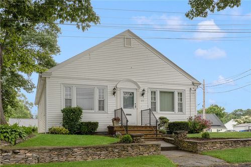 177 Midwood St, Cranston, RI, 02910-1527 | Card Image