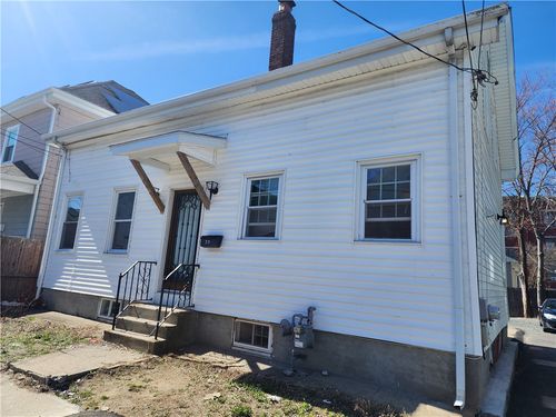 20 Vandewater St, Providence, RI, 02908-1624 | Card Image