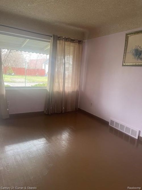 20540 Syracuse St, Detroit, MI, 48234-2515 | Card Image