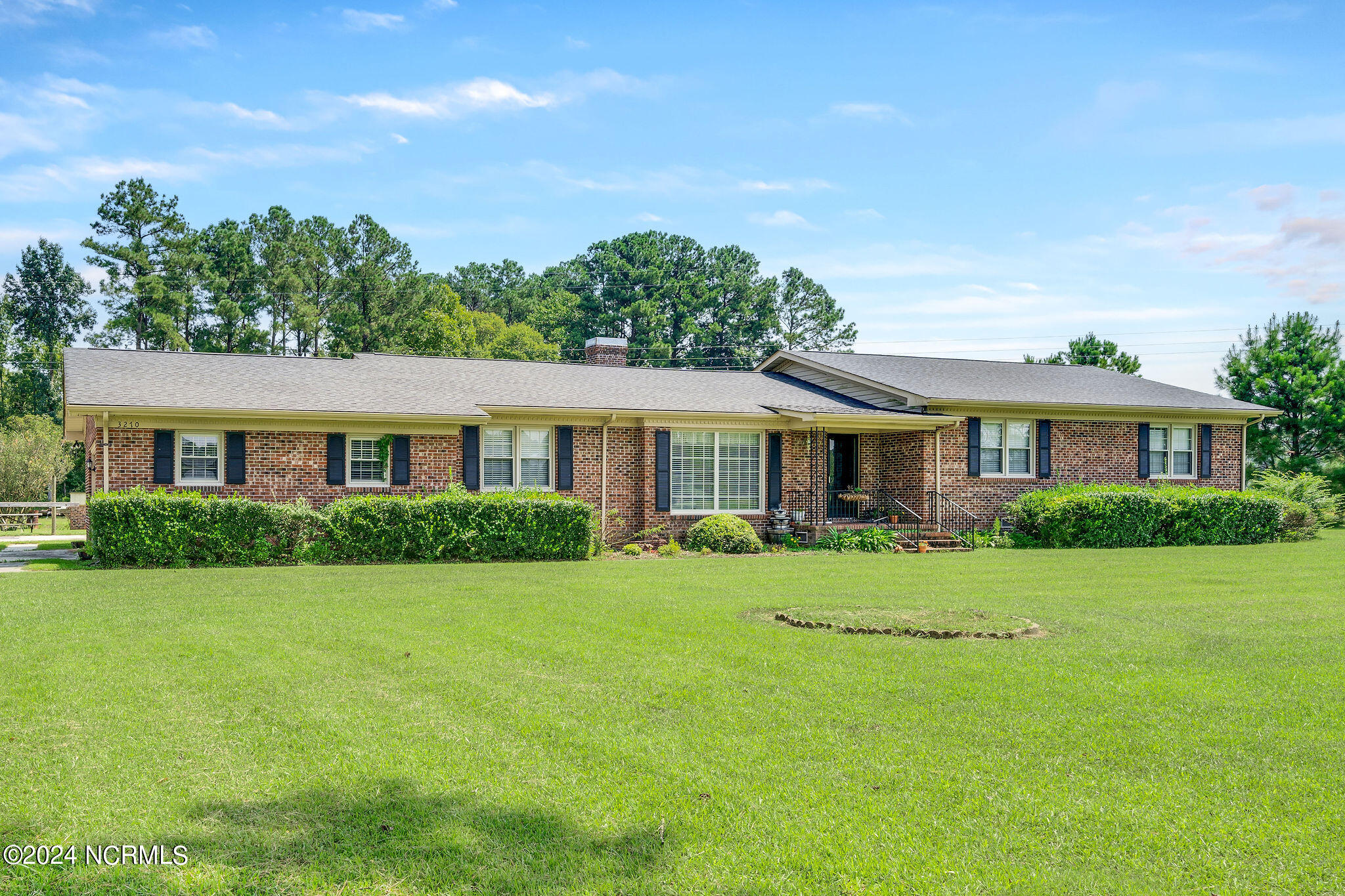 Ainger Rd, Charlotte, MI 48813