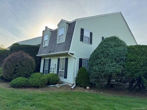 24 The Rise, Warwick, NY, 10990-4230 | Card Image