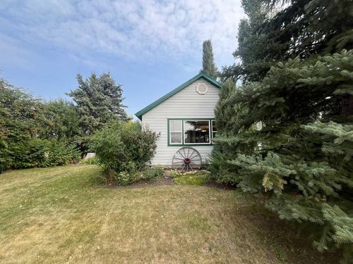 112 Allison Street, Acme, AB, T0M0A0 | Card Image