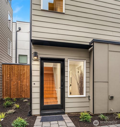 a-1455 22nd Ave, Seattle, WA, 98122-2909 | Card Image