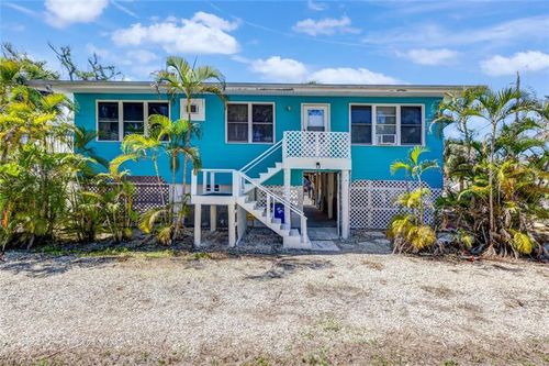 226 Connecticut St, FORT MYERS BEACH, FL, 33931-3704 | Card Image