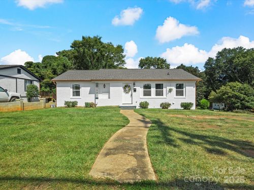 2633 Old N Sharon Amity Rd, Charlotte, NC, 28205-7193 | Card Image