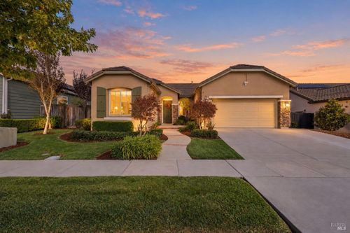 933 Antiquity Dr, Fairfield, CA, 94534-4165 | Card Image