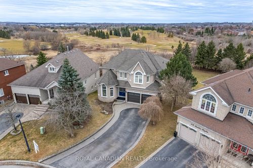 678 Madeline Hts, Newmarket, ON, L3X2J7 | Card Image