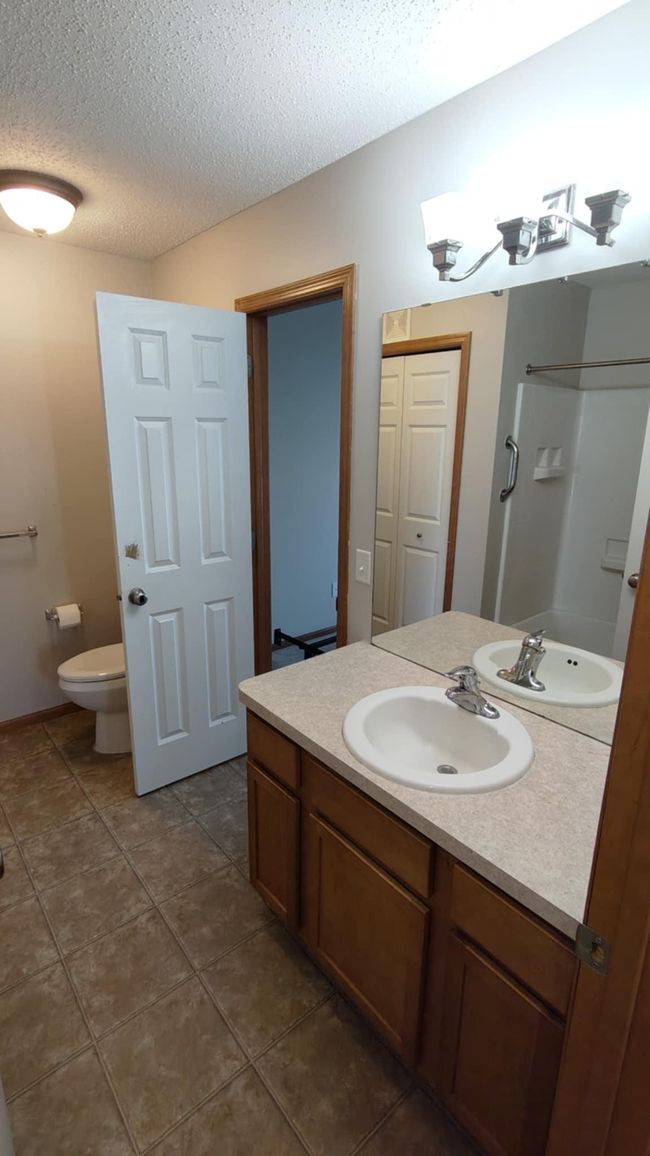 Upper Level Bathroom | Image 15