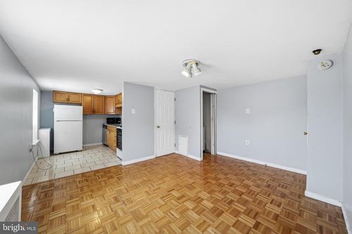 924 S 10th St, PHILADELPHIA, PA, 19147-3747 | Card Image