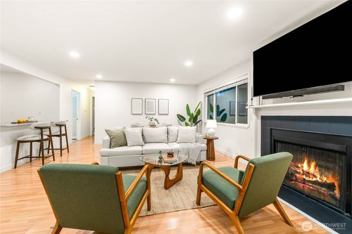 1-555 Prospect St, Seattle, WA, 98109-3868 | Card Image