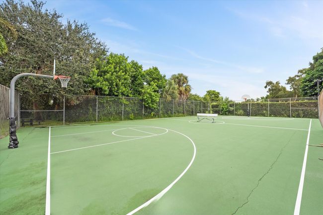 102 Villa Cir, Condo with 2 bedrooms, 2 bathrooms and null parking in Atlantis FL | Image 43