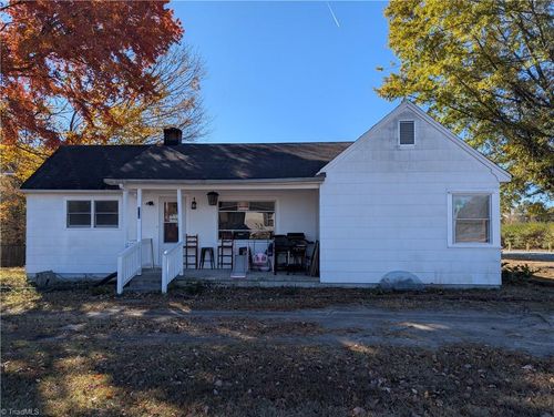 513 Memorial Park Dr, Thomasville, NC, 27360-4025 | Card Image