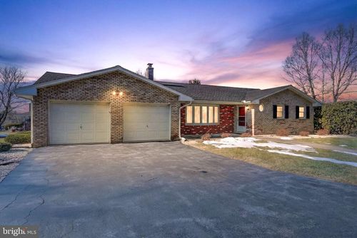 111 Park St, Lebanon, PA, 17042-9038 | Card Image