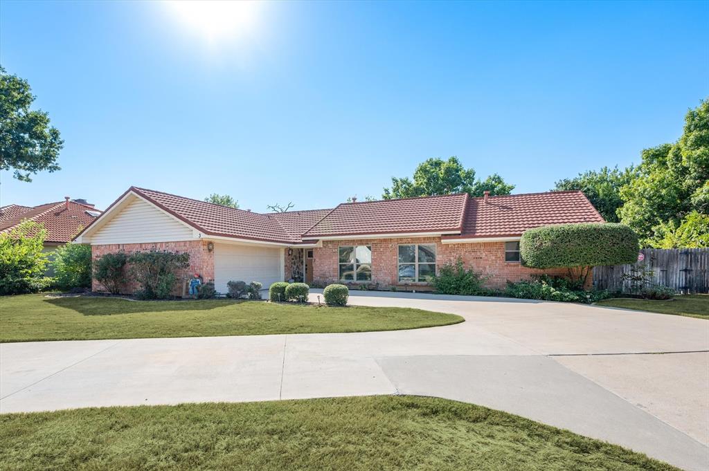 Crest Ct, Lake Dallas, TX 75065