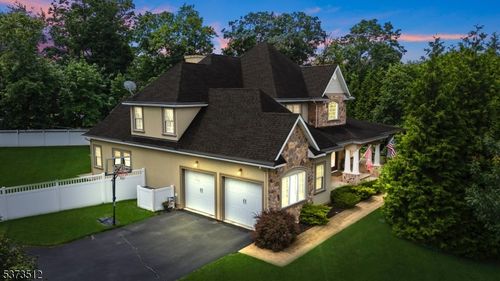8 Eden Ln, Whippany, NJ, 07981-1409 | Card Image