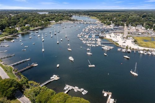 2 Woollett Ct, Barrington, RI, 02806 | Card Image