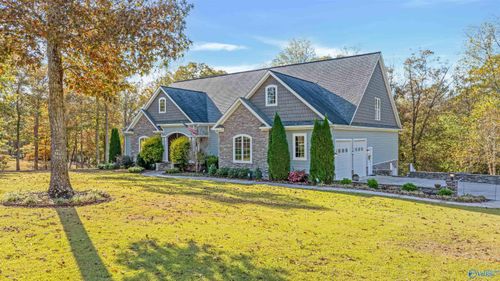 403 Autumn Ln, Rainsville, AL, 35986-6082 | Card Image