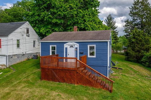 135 Lyons Dr, Frankfort, KY, 40601-3616 | Card Image