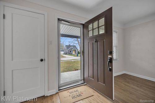 1027 Orchard Grove Dr, Royal Oak, MI, 48067-4331 | Card Image