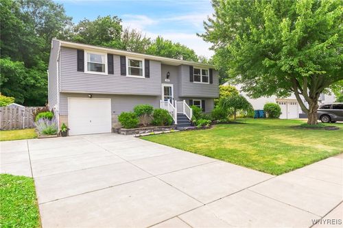 7052 Waring Cir, Derby, NY, 14047-9653 | Card Image