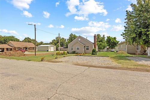 220 E Oak, Dover, OK, 73734-9519 | Card Image