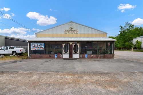 904 E Main St, Horse Cave, KY, 42749-1902 | Card Image