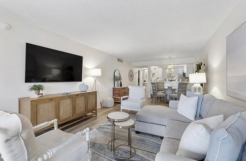 210-5722 Coral Lake Dr, Margate, FL, 33063-5800 | Card Image