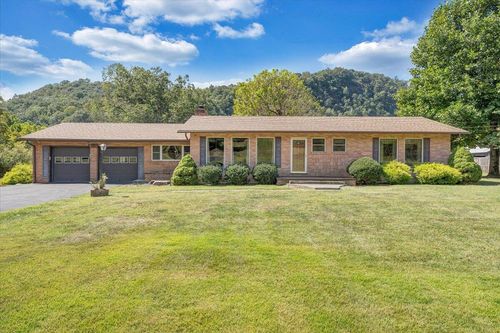 2015 Evergreen Rd, Covington, VA, 24426-6121 | Card Image