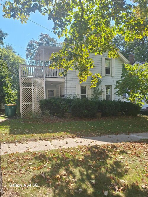 207 W Henry St, Saline, MI, 48176-1777 | Card Image