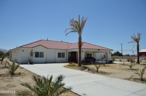 10020 E Avenue R12, Littlerock, CA, 93543-1512 | Card Image