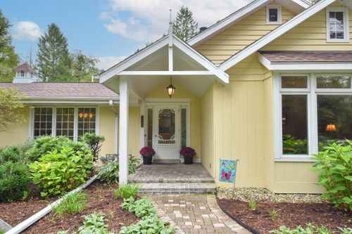 2032 Covered Bridge Rd, Cedarburg, WI, 53012-8851 | Card Image