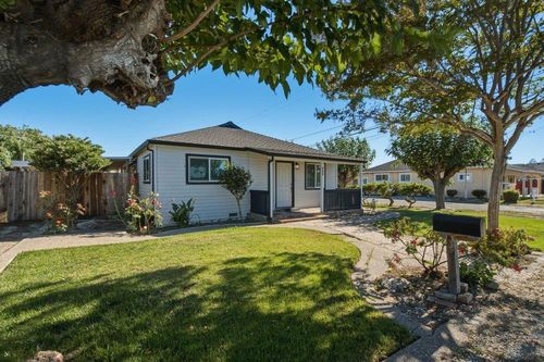 311 Santa Ana Road, Hollister, CA, 95023 | Card Image