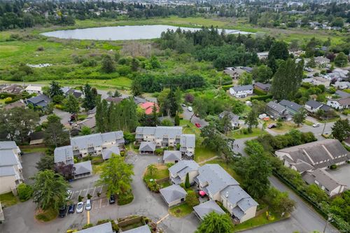 11-3981 Nelthorpe St, Victoria, BC, V8X3Z2 | Card Image