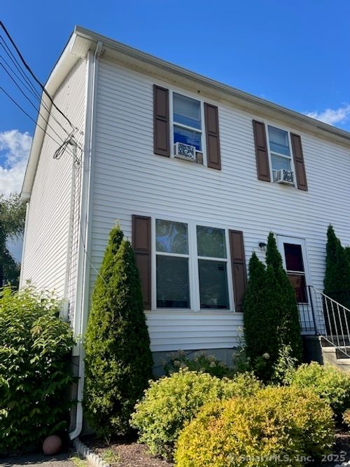 135 Johnson Ct, Stratford, CT, 06615-6517 | Card Image
