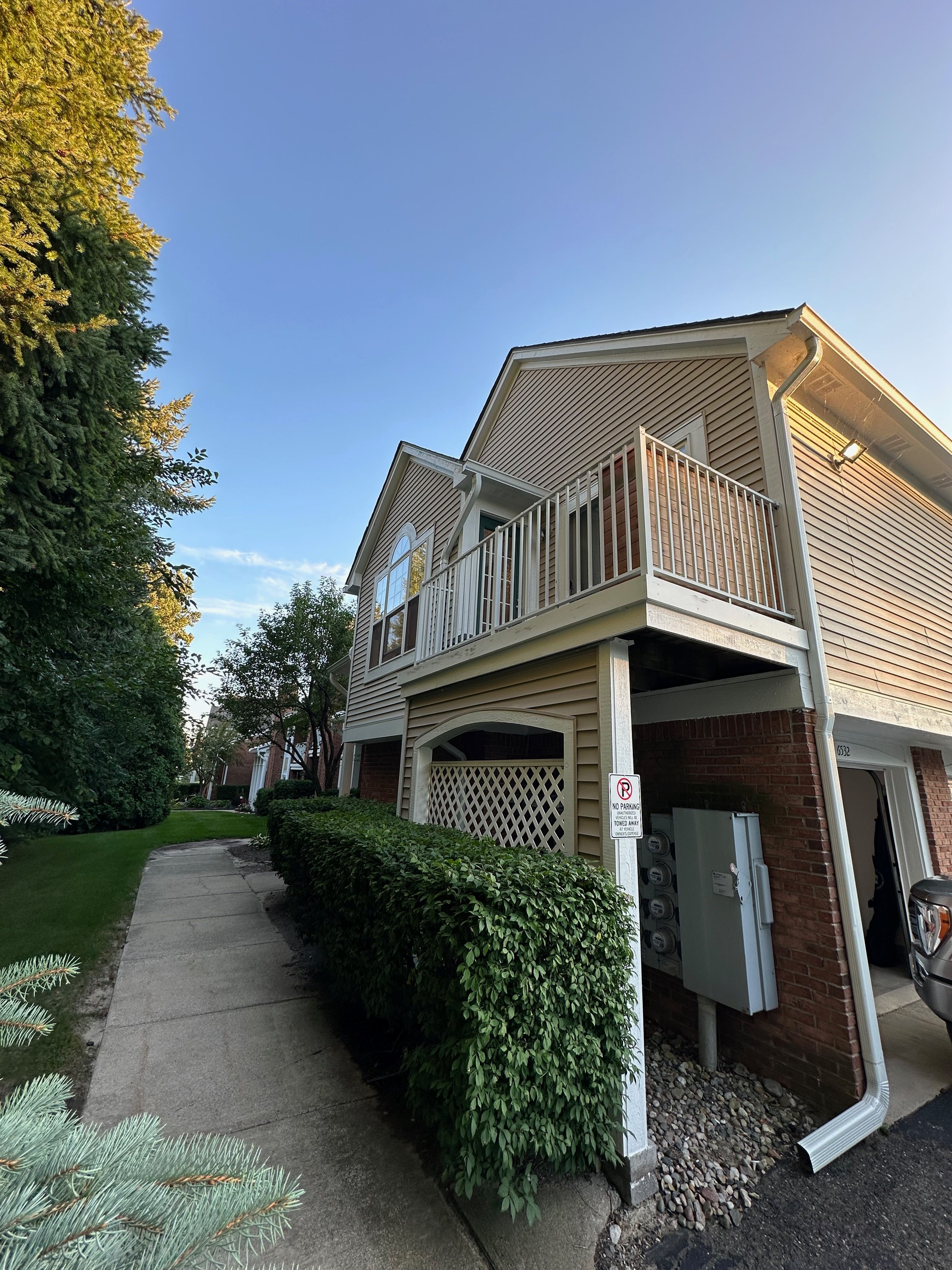 Shetland Ct, Shelby Township, MI 48316