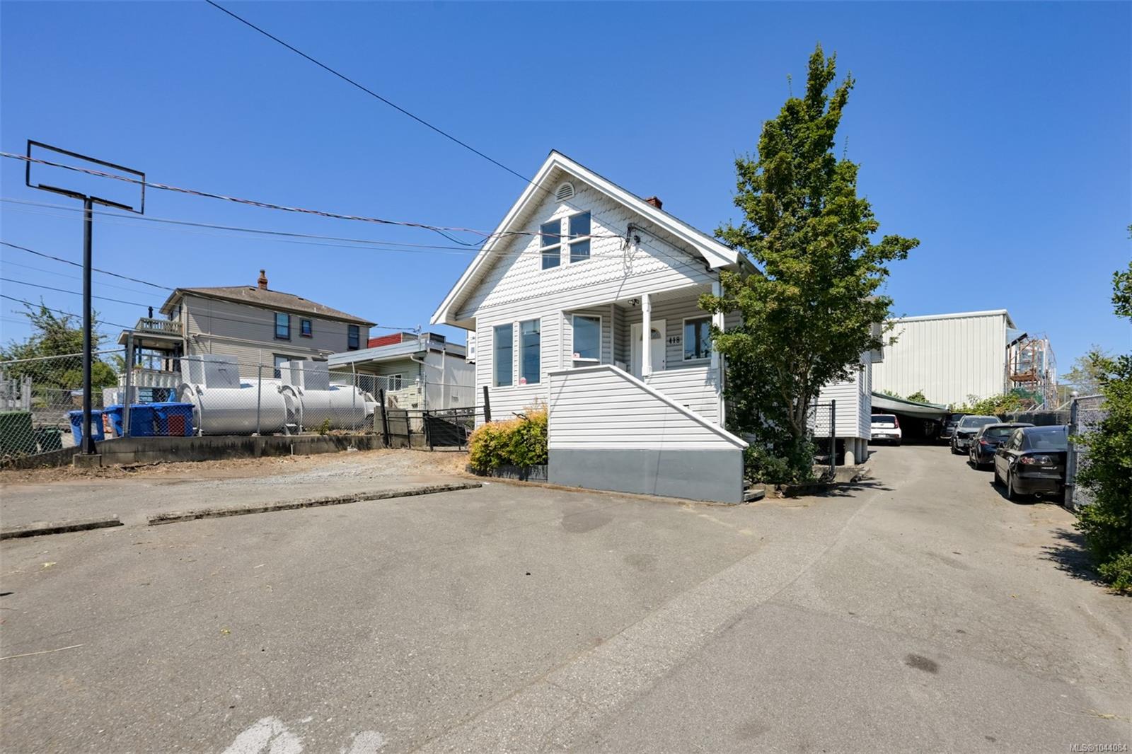 Commercial Sale in Victoria 2