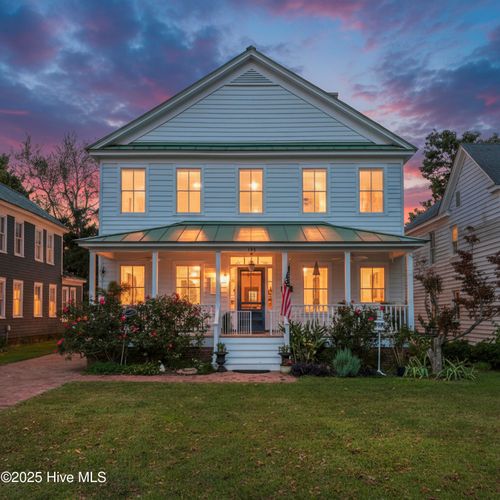 406 Queen St, New Bern, NC, 28560-4026 | Card Image