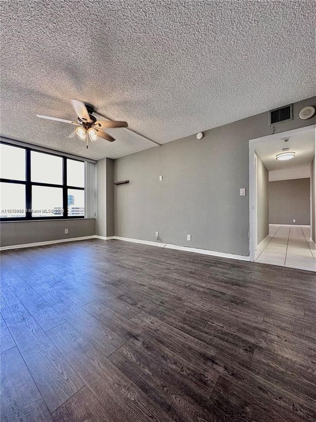 APT-1215 - 2500 Parkview Dr, Condo with 2 bedrooms, 2 bathrooms and null parking in Hallandale Beach FL | Image 6