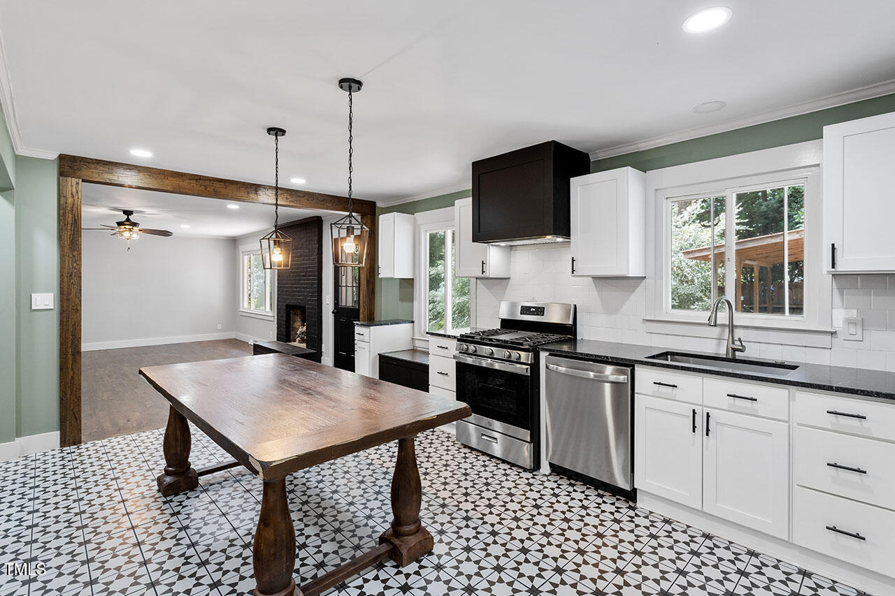 Ramblewood Dr, Greensboro, NC 27406