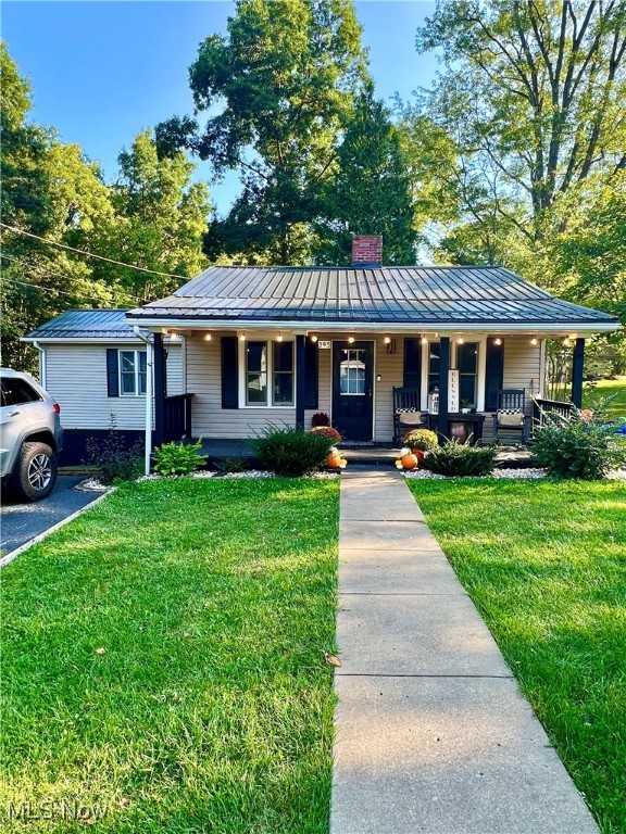 Lyons Ave, East Palestine, OH 44413