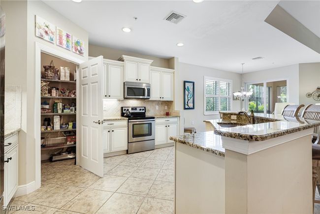 Walk in pantry | Image 17