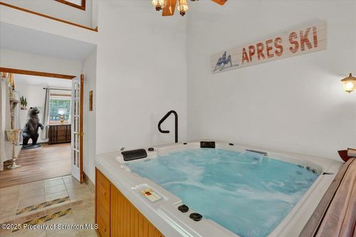 74 Mildred Dr, Clifton Township, PA, 18424-8980 | Card Image